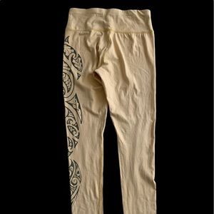 *Māori Hook Women’s small leggings